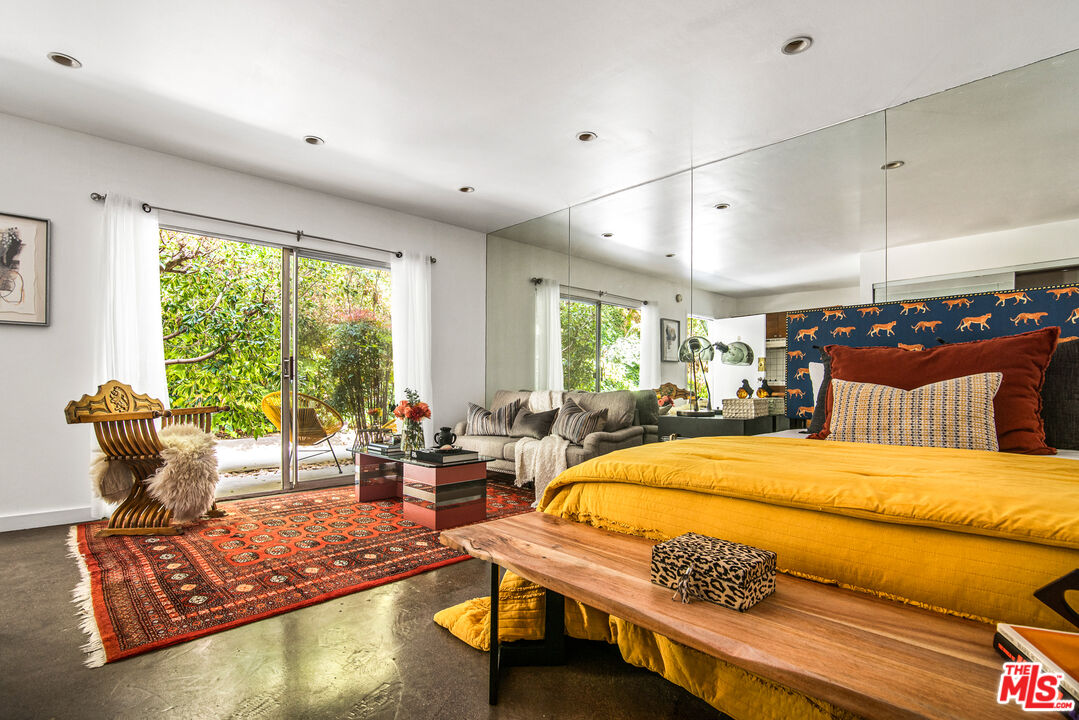 8787 SHOREHAM DR Unit: B6