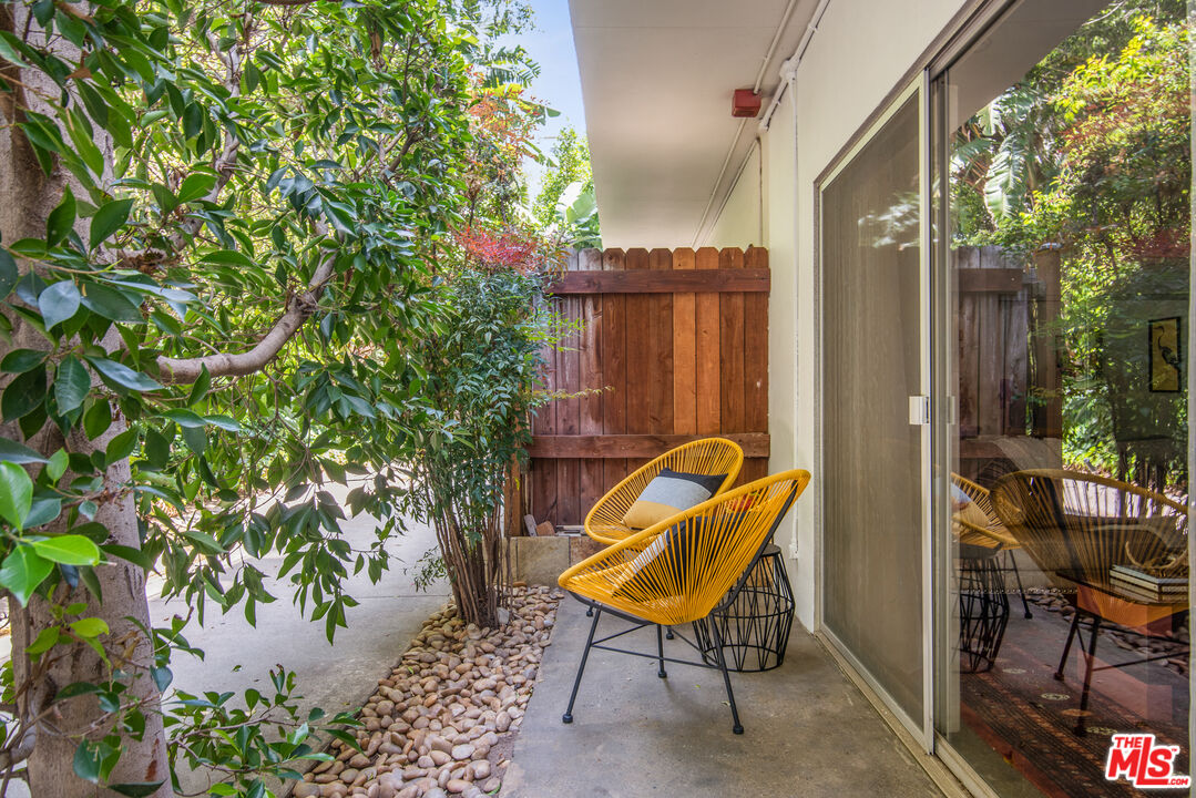 8787 SHOREHAM DR Unit: B6