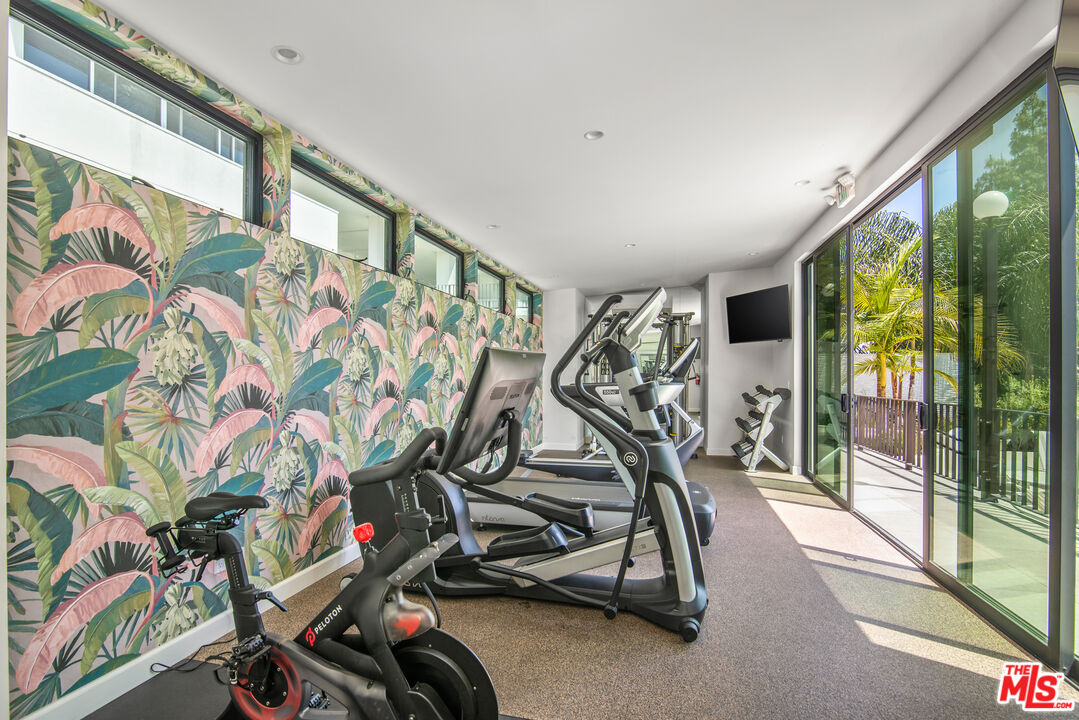 8787 SHOREHAM DR Unit: B6