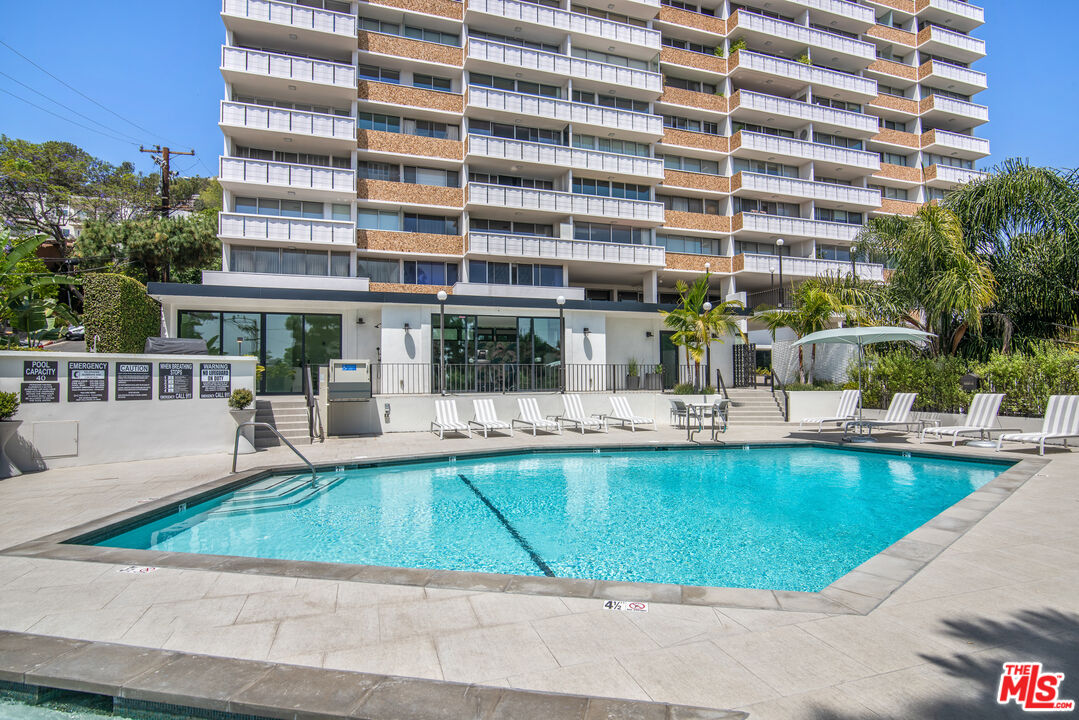8787 SHOREHAM DR Unit: B6