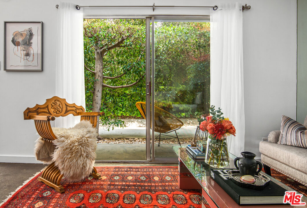 8787 SHOREHAM DR Unit: B6