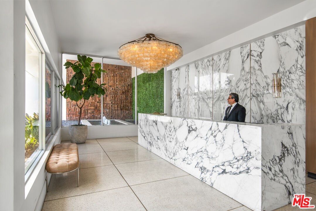 8787 SHOREHAM DR Unit: B6