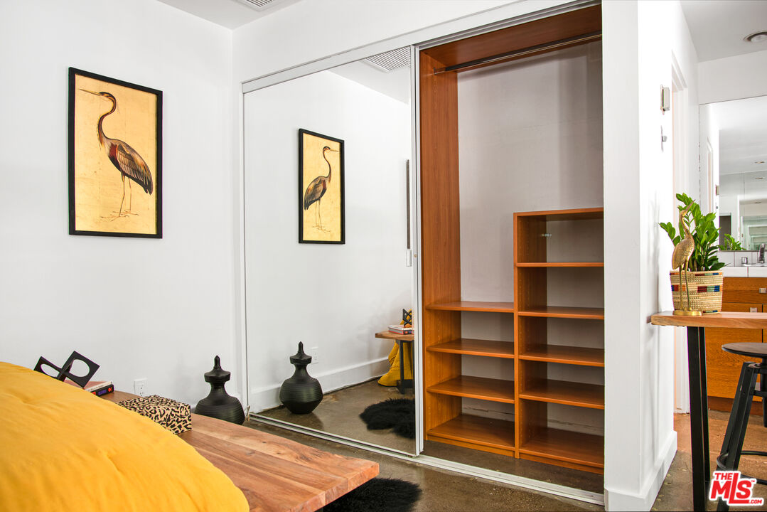 8787 SHOREHAM DR Unit: B6