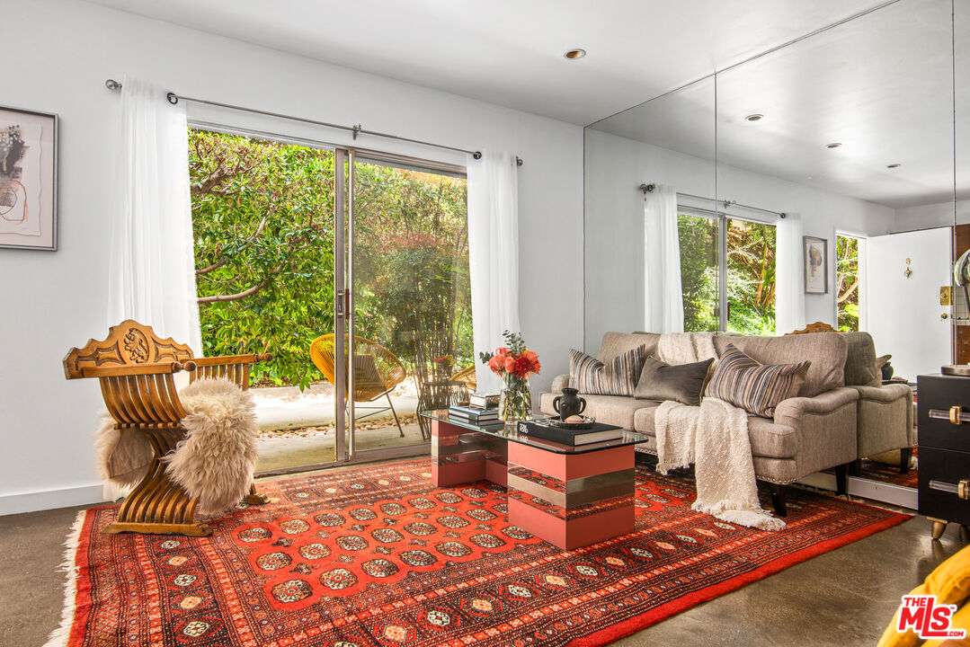 8787 SHOREHAM DR Unit: B6
