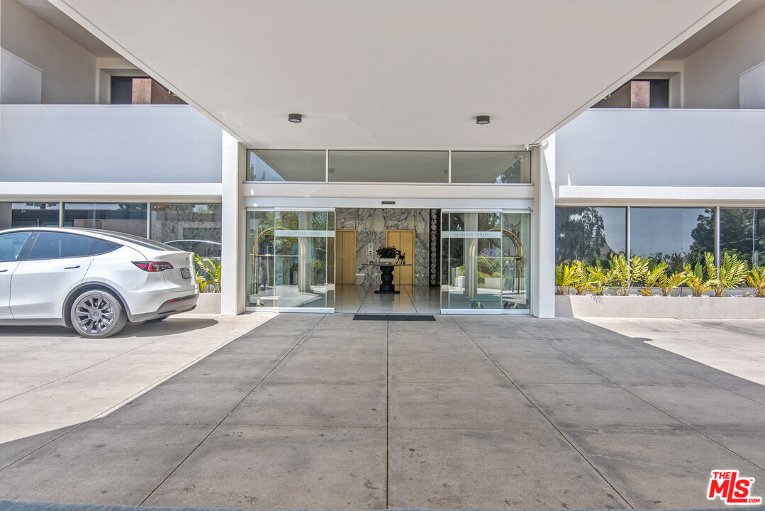 8787 SHOREHAM DR Unit: B6
