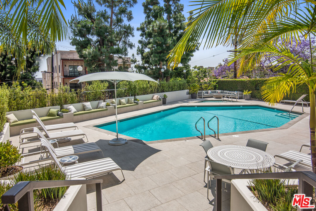 8787 SHOREHAM DR Unit: B6