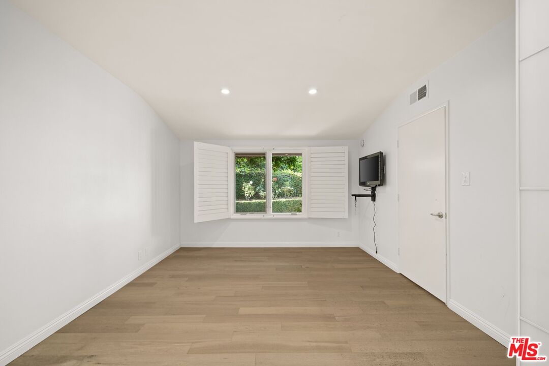 2133 EL ROBLE LN