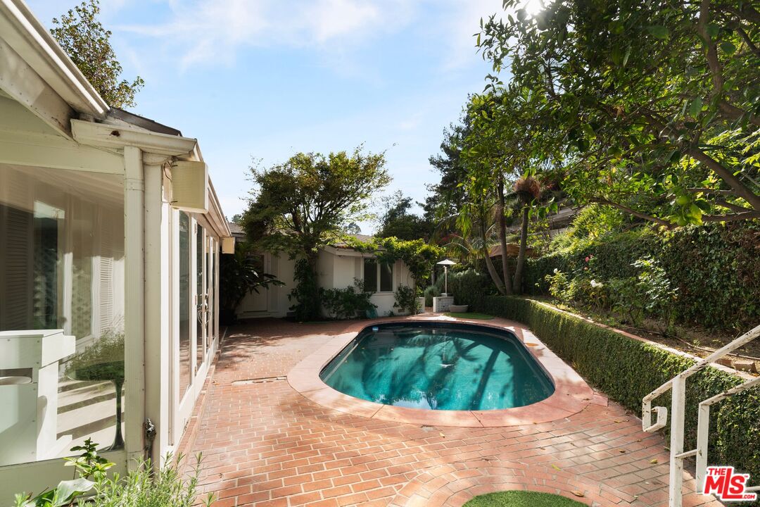 2133 EL ROBLE LN