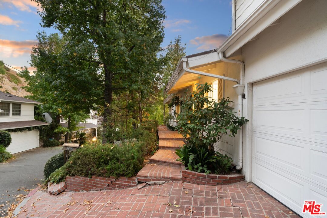 2133 EL ROBLE LN
