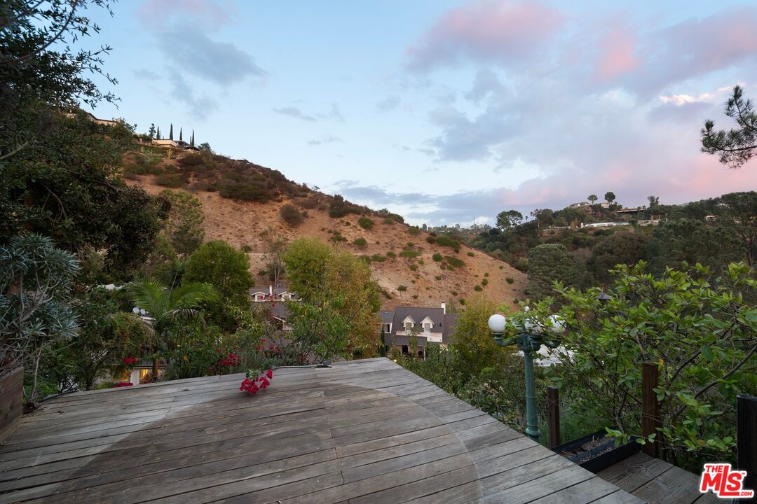 2133 EL ROBLE LN