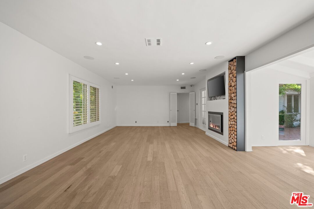 2133 EL ROBLE LN