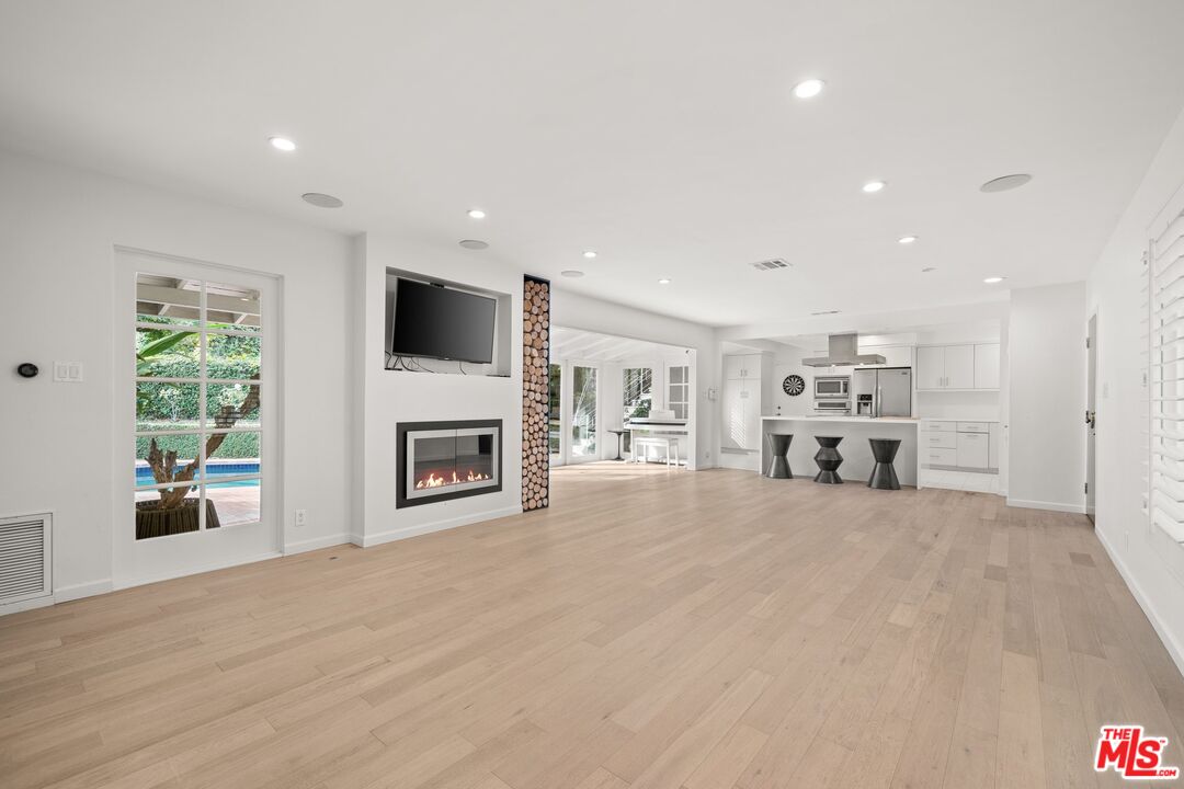 2133 EL ROBLE LN
