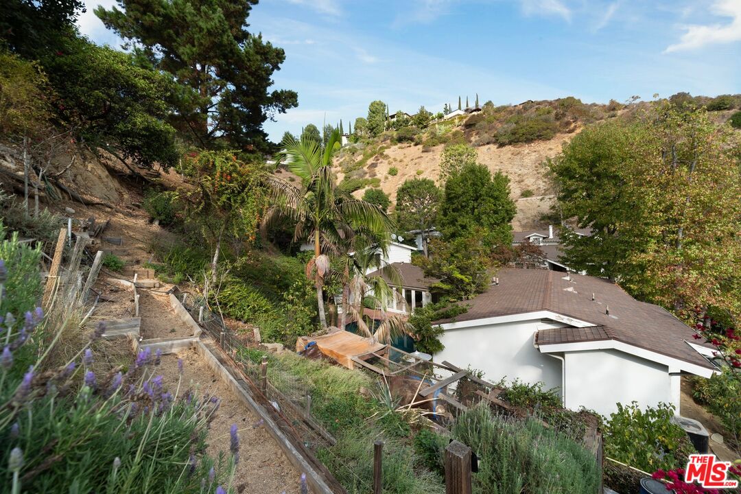 2133 EL ROBLE LN