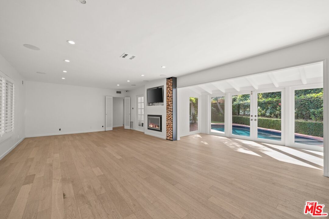 2133 EL ROBLE LN