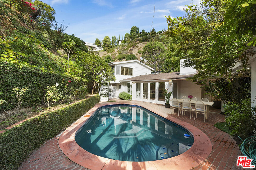 2133 EL ROBLE LN