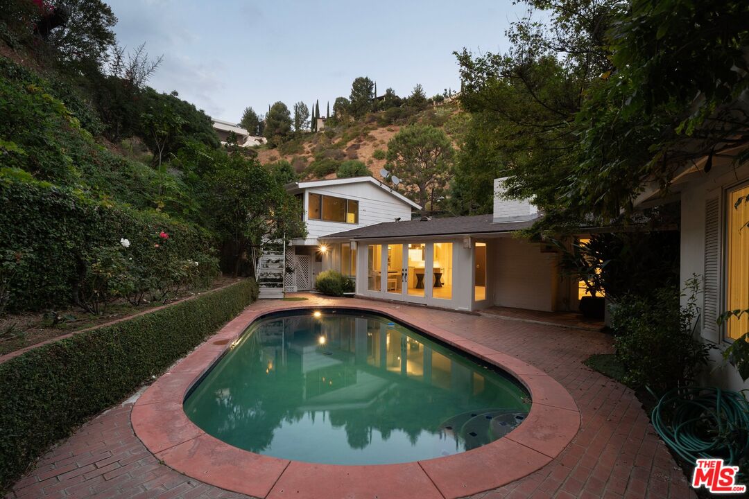 2133 EL ROBLE LN