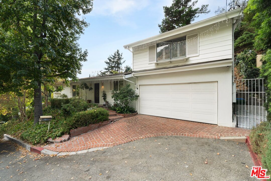 2133 EL ROBLE LN