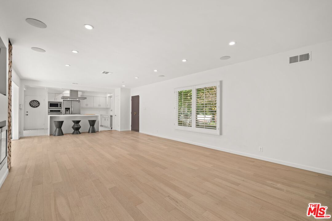 2133 EL ROBLE LN