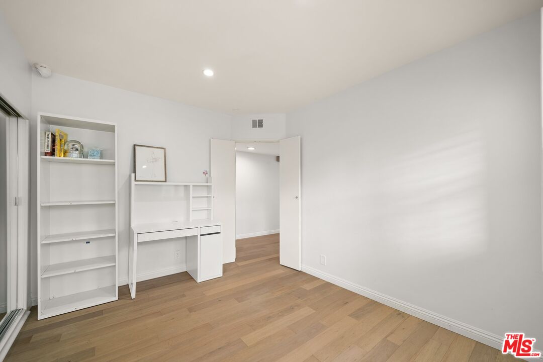 2133 EL ROBLE LN