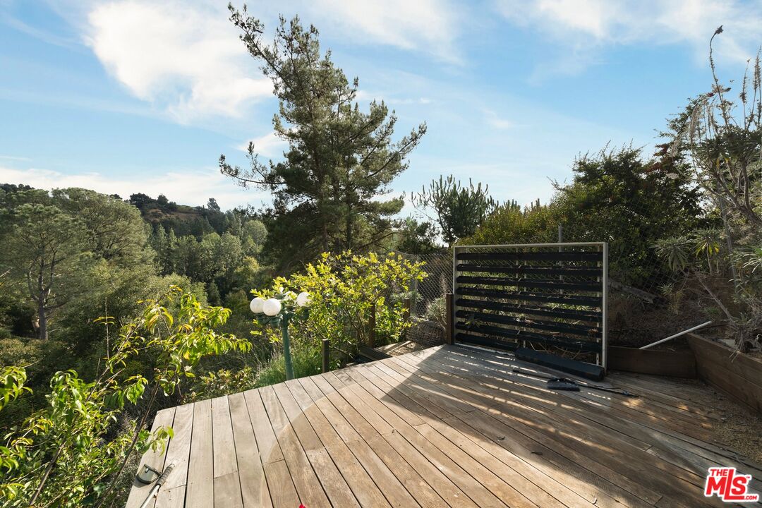 2133 EL ROBLE LN