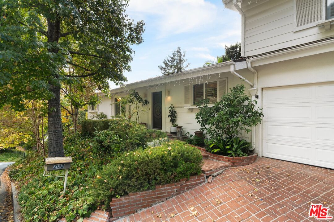 2133 EL ROBLE LN