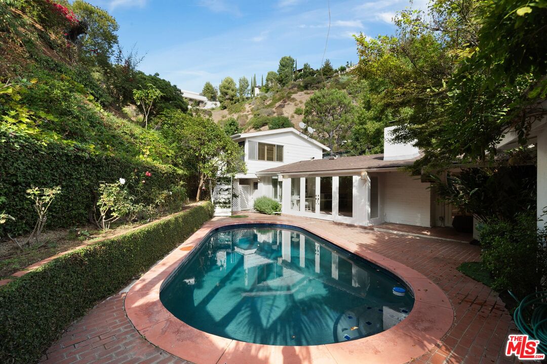 2133 EL ROBLE LN