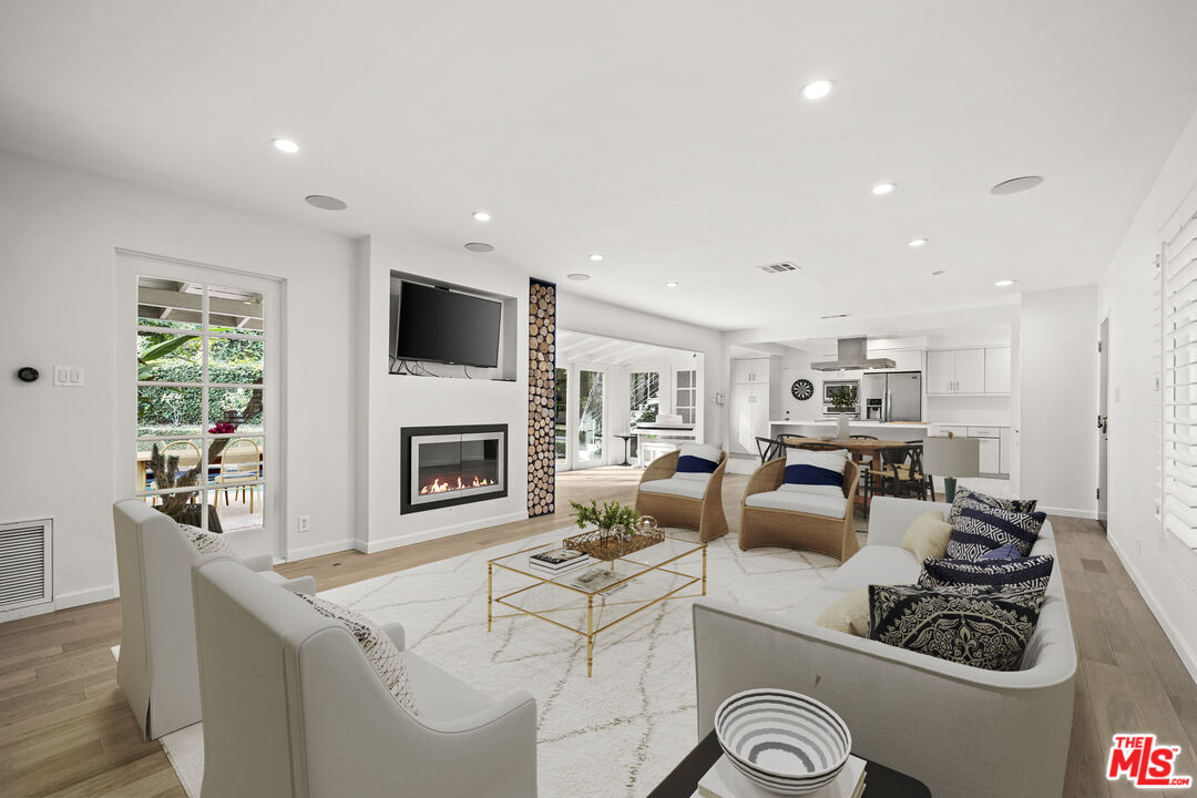 2133 EL ROBLE LN