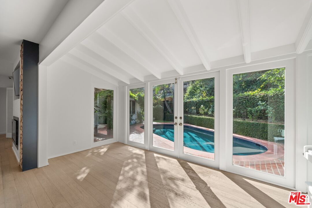 2133 EL ROBLE LN
