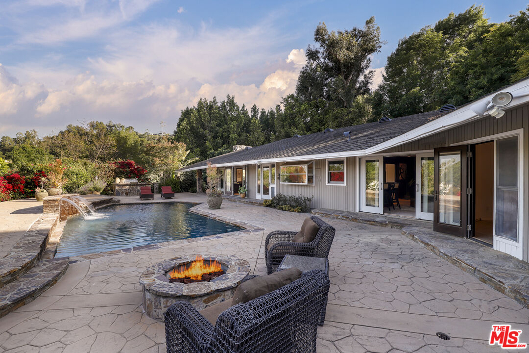 4485 Woodley Ave
