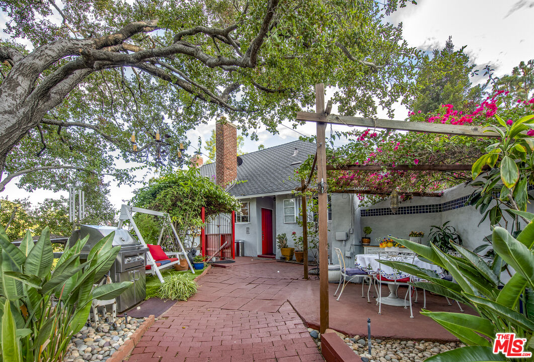 2882 Belden Dr