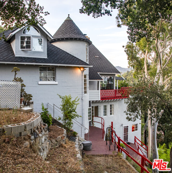 2882 Belden Dr