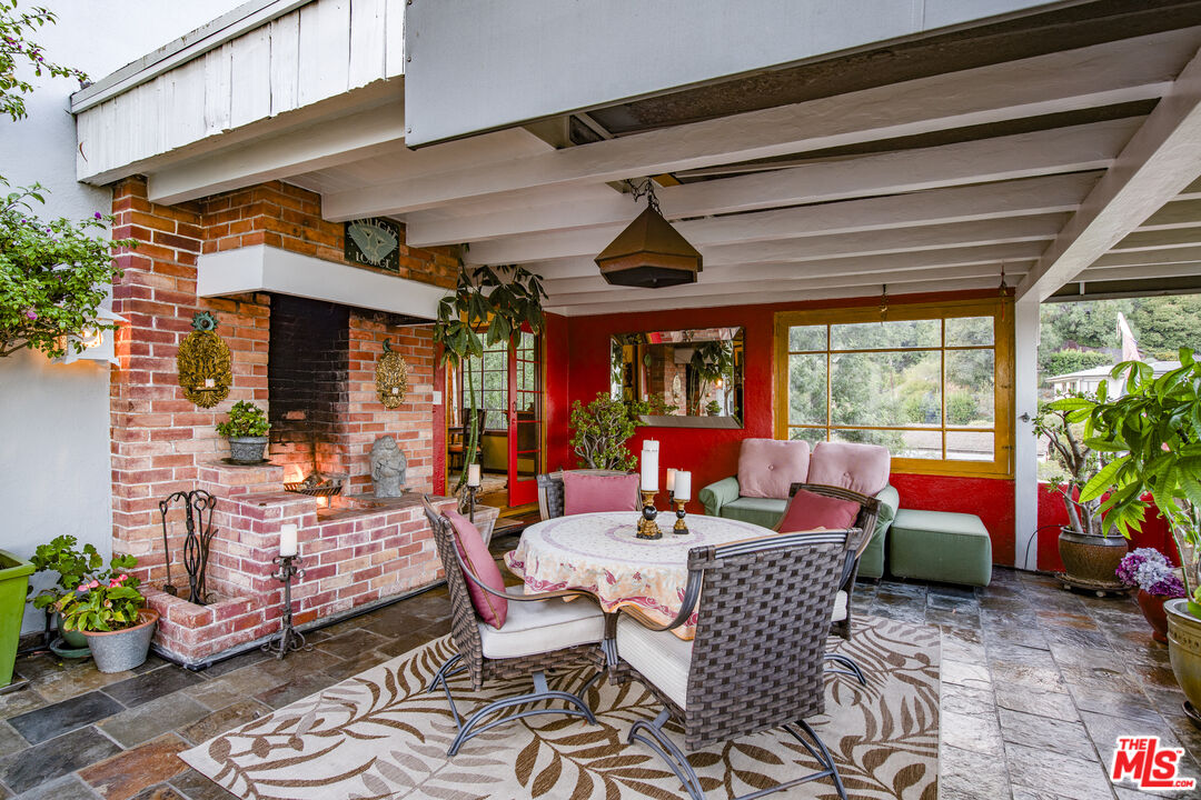 2882 Belden Dr