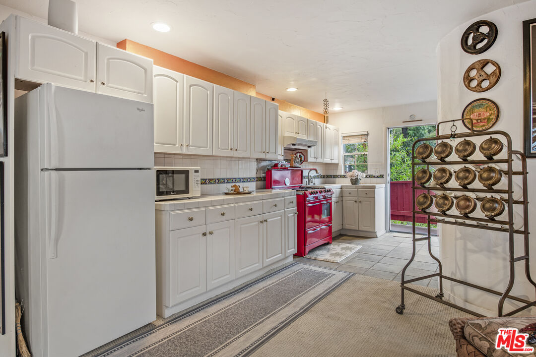 2882 Belden Dr