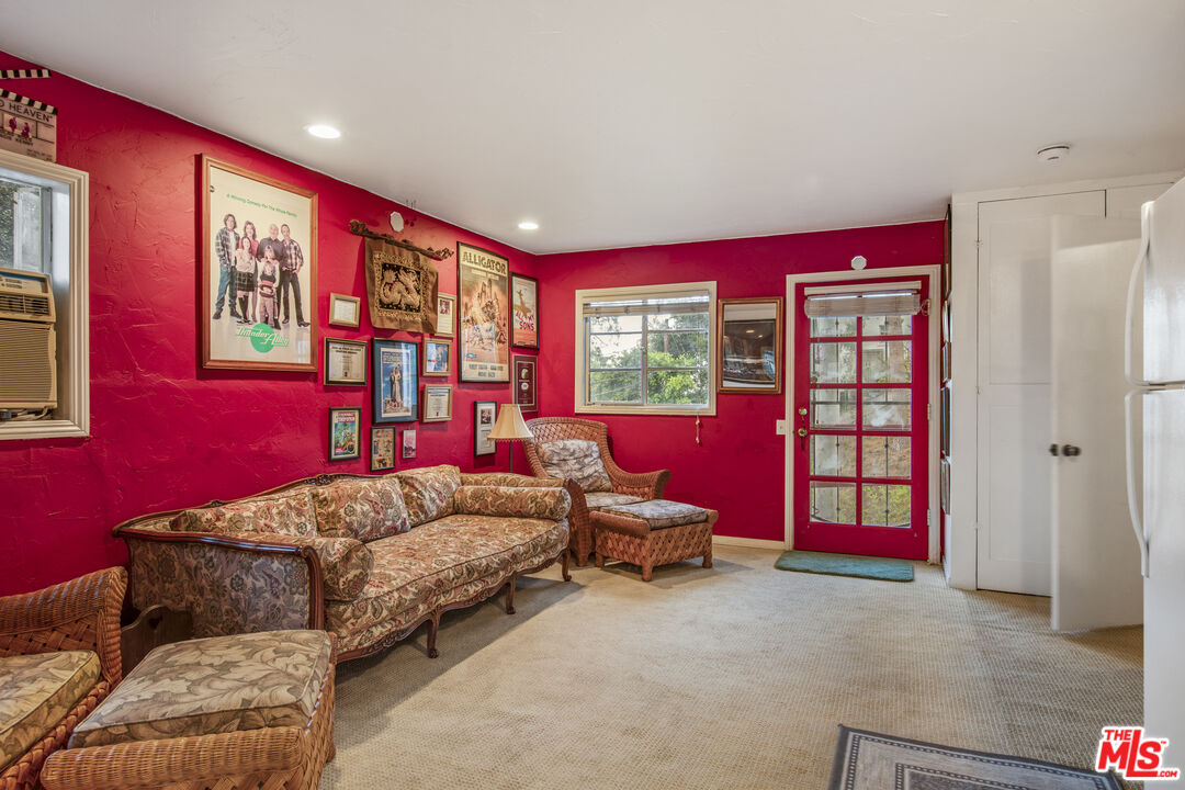 2882 Belden Dr