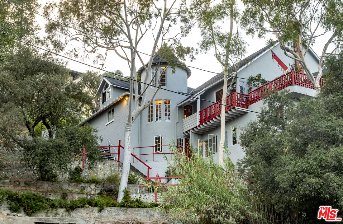 2882 Belden Dr