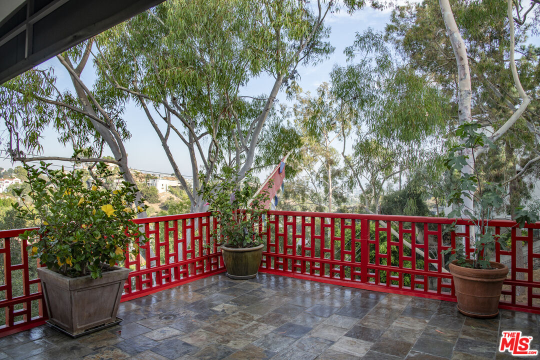 2882 Belden Dr