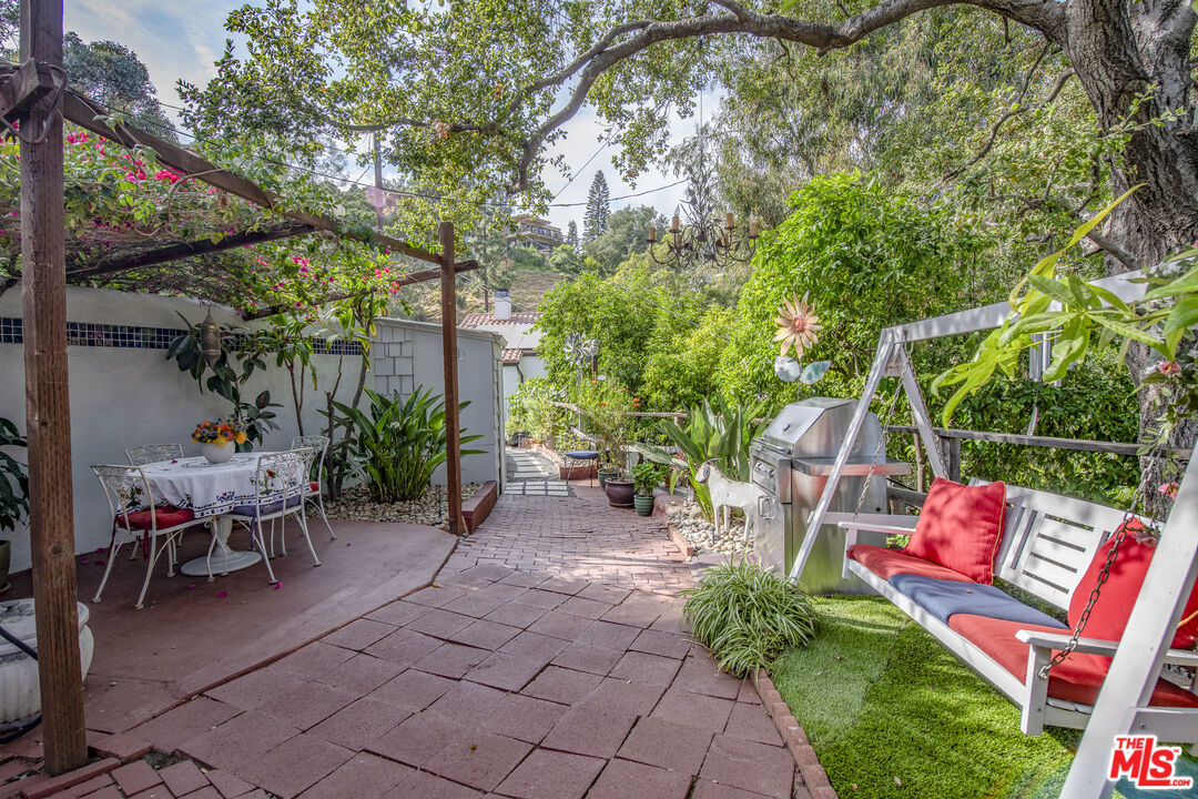 2882 Belden Dr