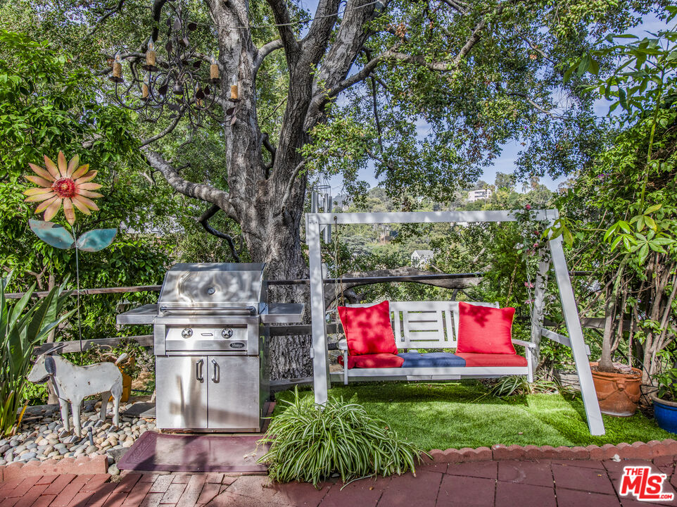 2882 Belden Dr