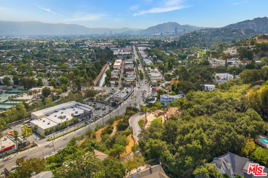 4036 Sunswept Dr