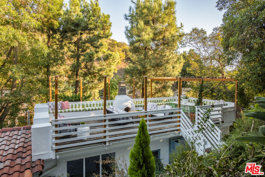 8027 Willow Glen Rd