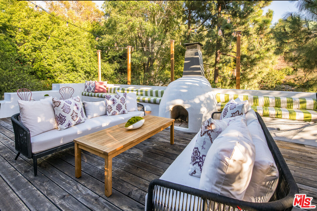 8027 Willow Glen Rd
