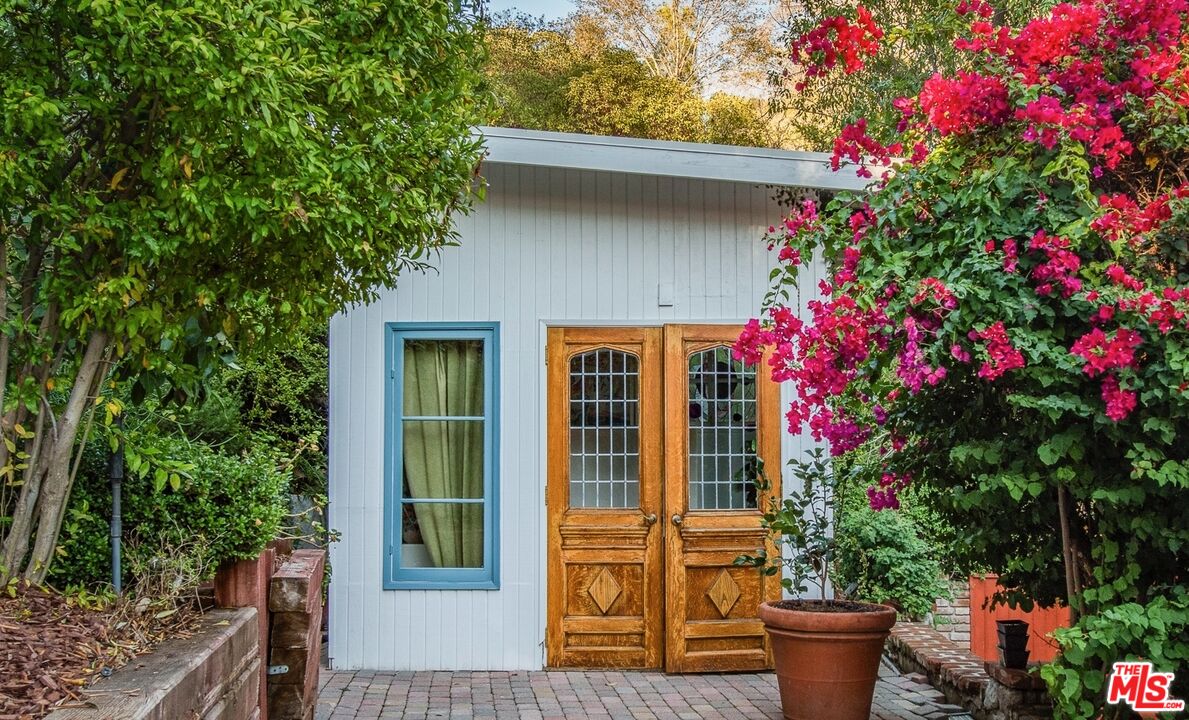 8027 Willow Glen Rd
