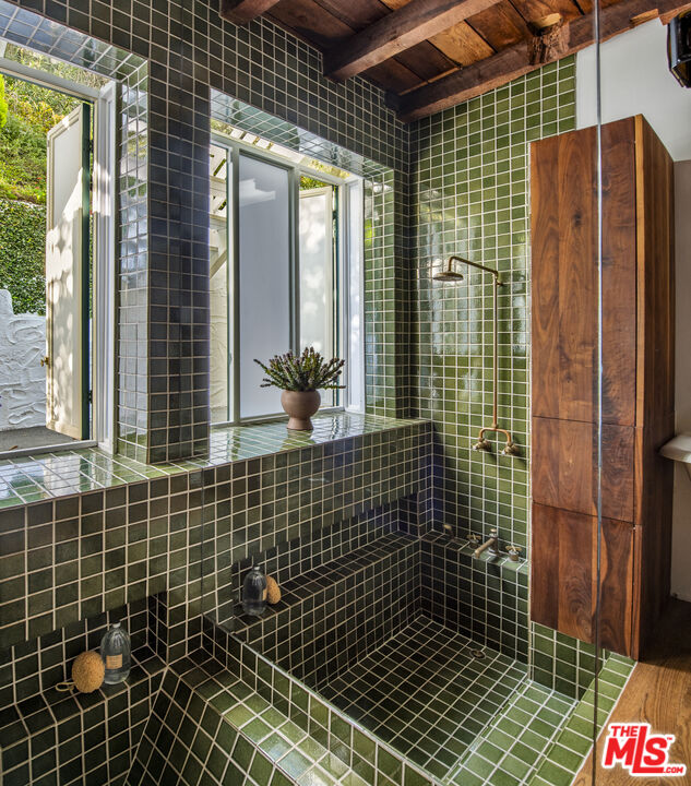 8027 Willow Glen Rd