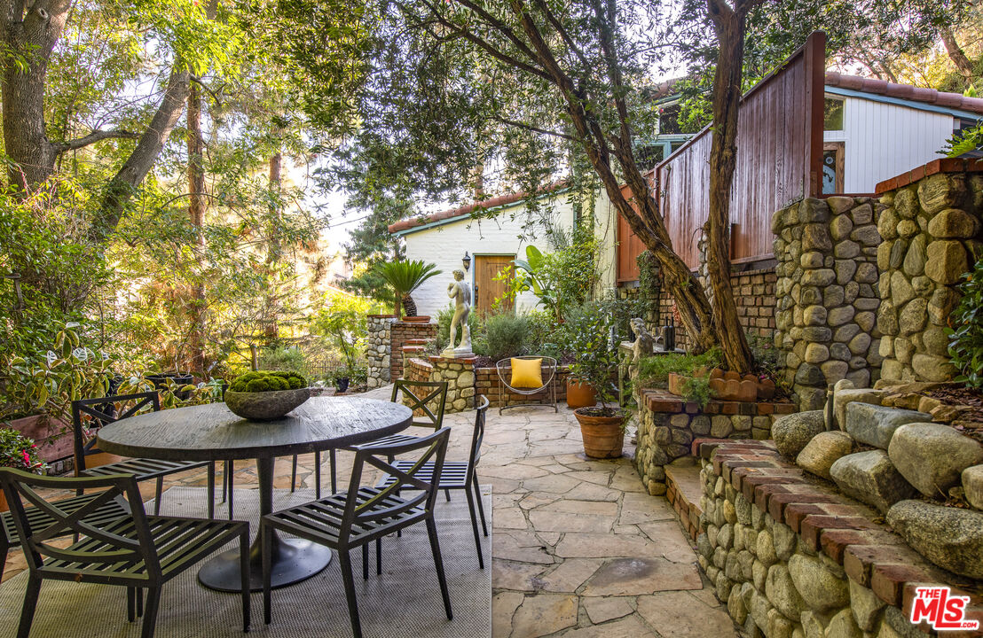 8027 Willow Glen Rd