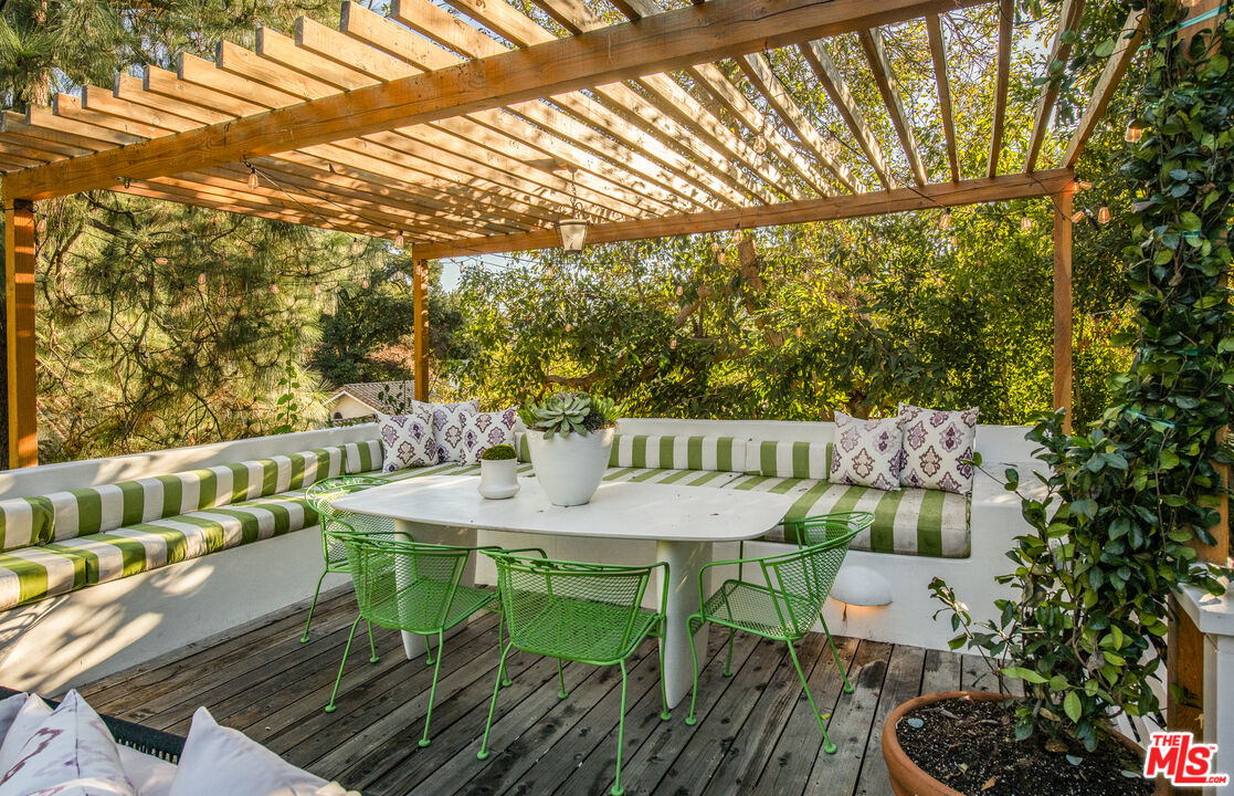 8027 Willow Glen Rd