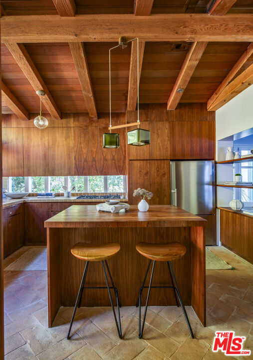 8027 Willow Glen Rd