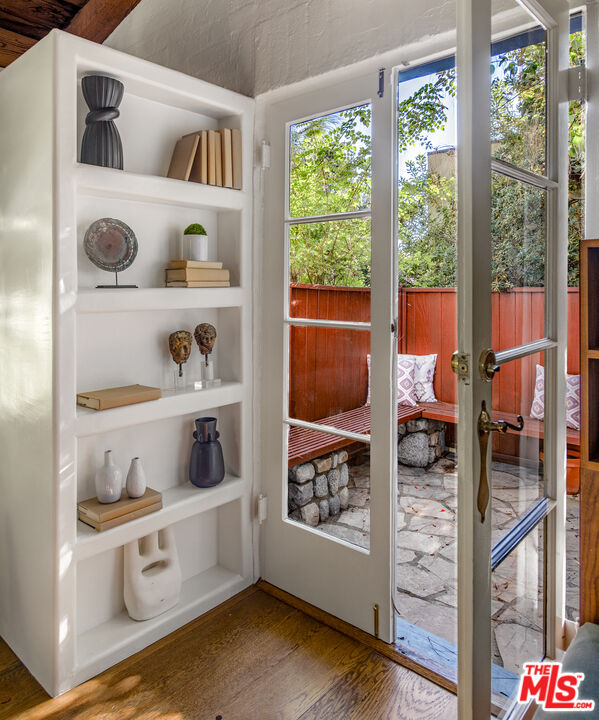 8027 Willow Glen Rd