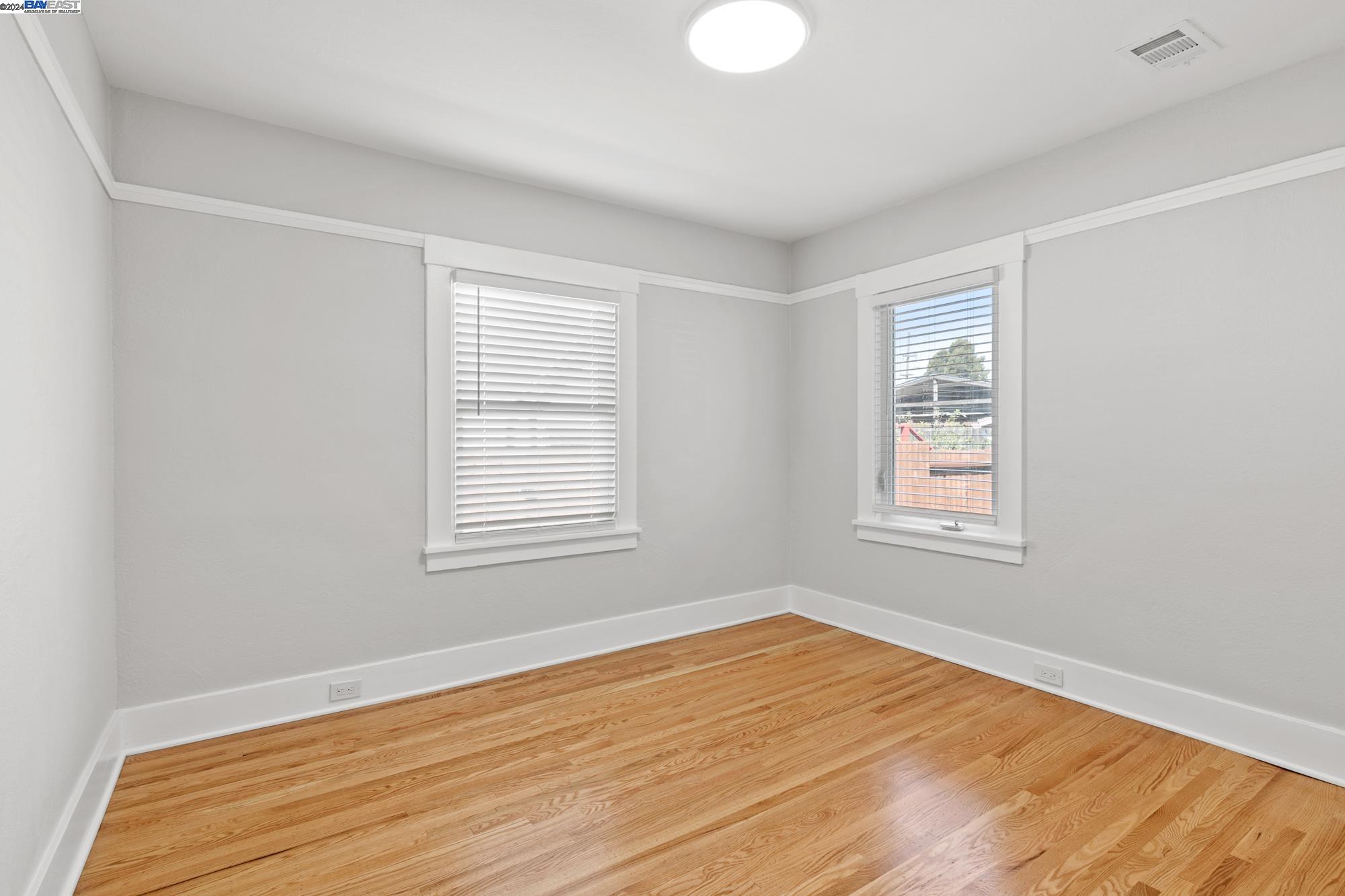 1119 Seminary Ave, Oakland