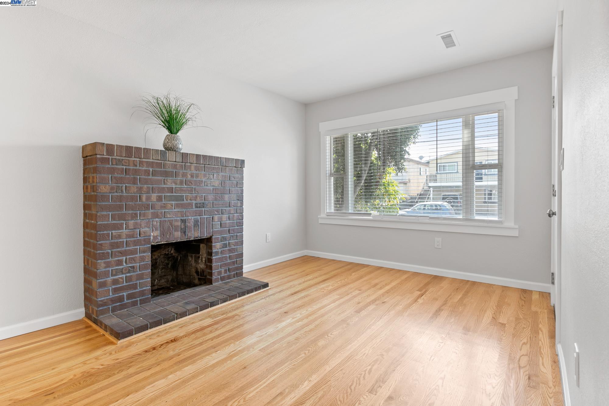 1119 Seminary Ave, Oakland