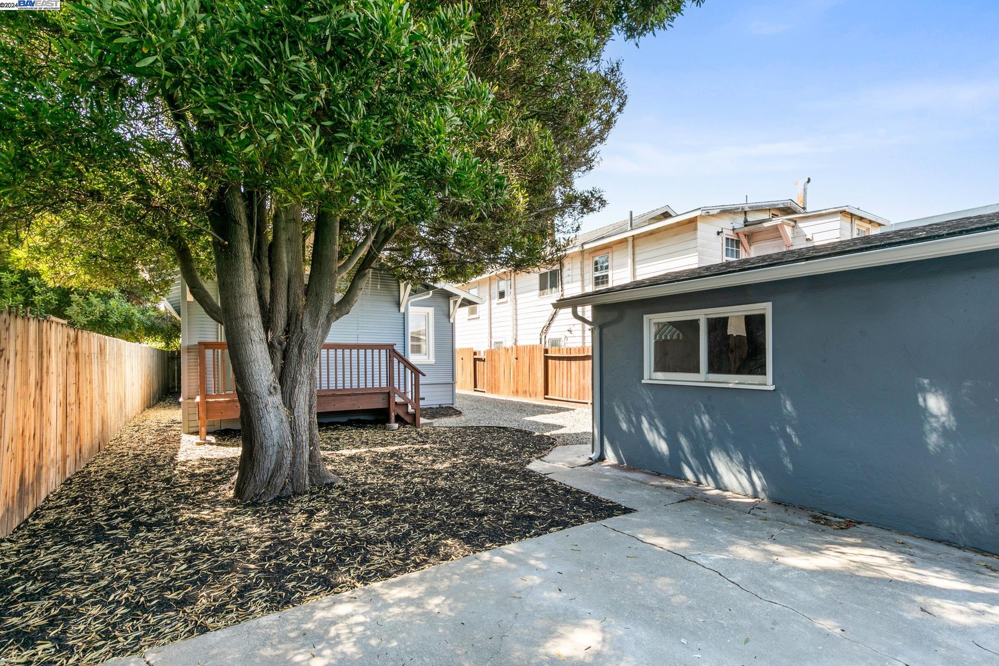 1119 Seminary Ave, Oakland